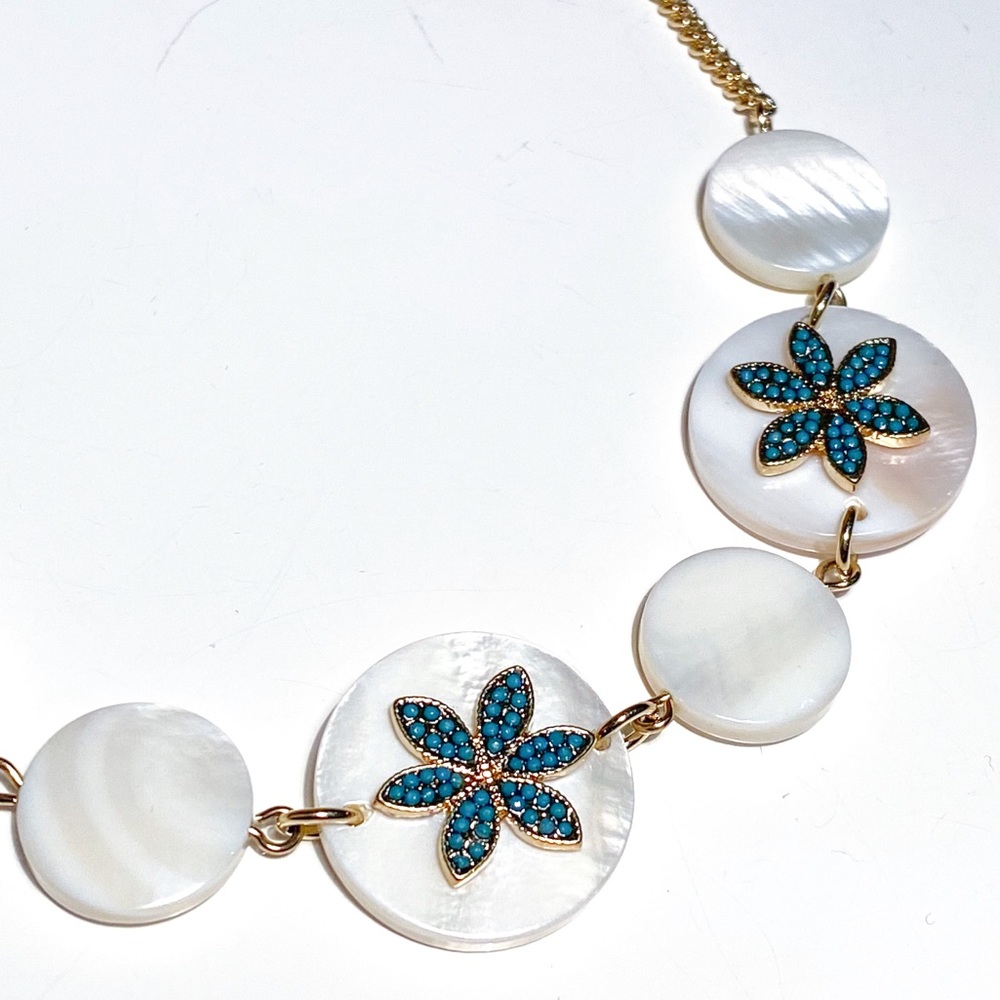 New Carolee $95 Mother of Pearl and Turquoise Flower Necklace, Tag Price $95 - Picture 10 of 16